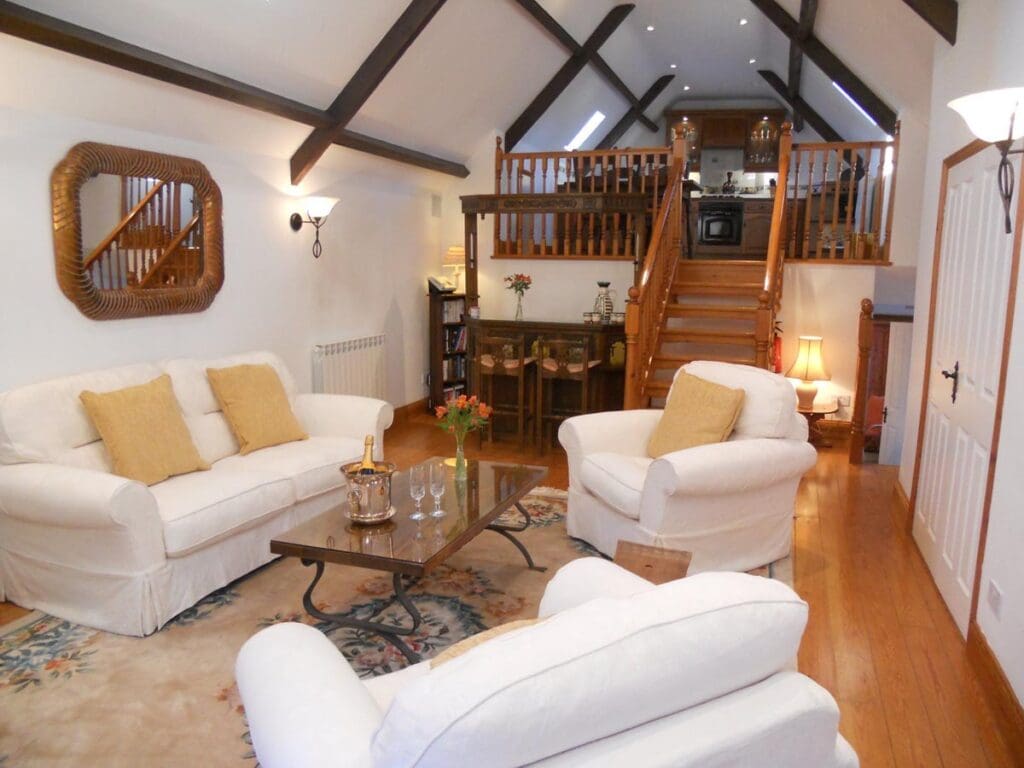 La Galerie high-beamed living room with gallery kitchen