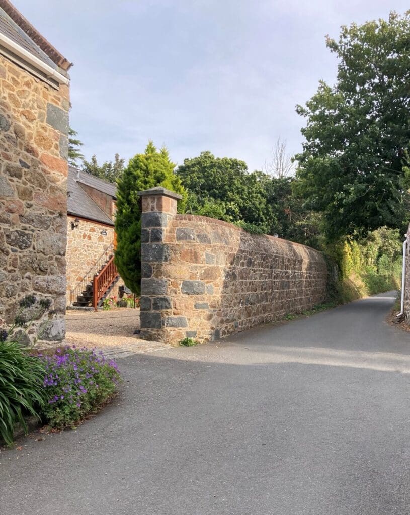 Entrance lane to La Pompe
